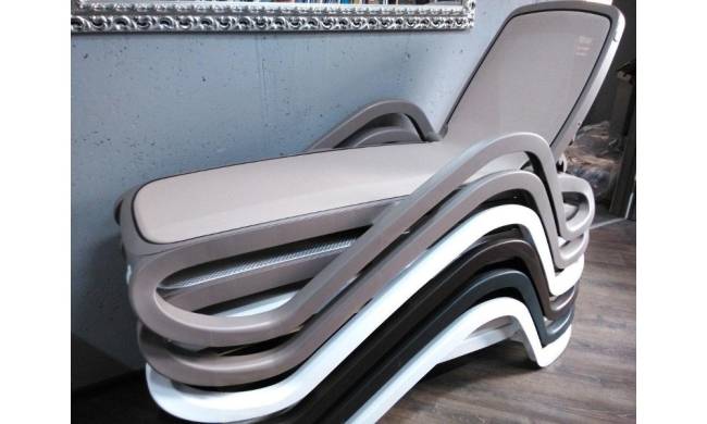 Шезлонг-лежак пластиковый Alfa белый, бежевый 1700-1945х710х850 мм Шезлонг-лежак пластиковый Alfa белый, бежевый 1700-1945х710х850 мм