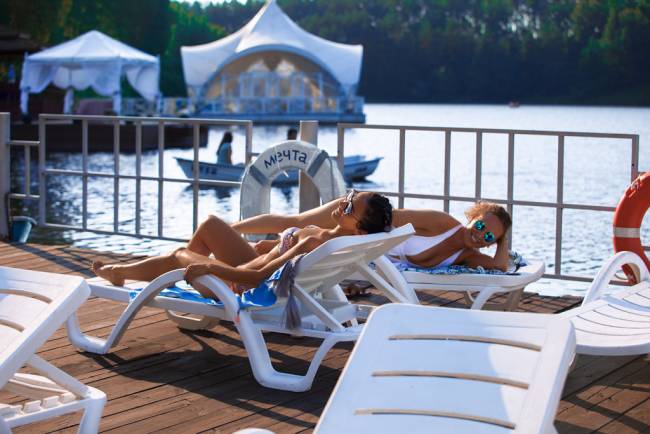 Шезлонг-лежак пластиковый Havana белый 1870x540x300 мм