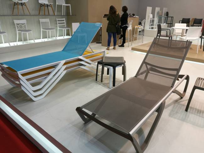 Шезлонг-лежак металлический Wave белый, синий 1910х715х300 мм