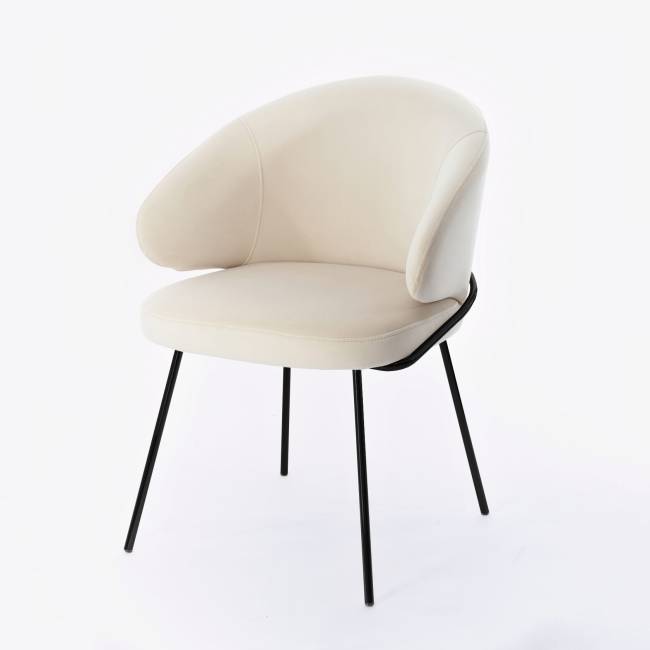 Дизайнерский стул Cosmos бежевый, основание металл черный матовый Дизайнерский стул Cosmos бежевый, основание металл черный матовый