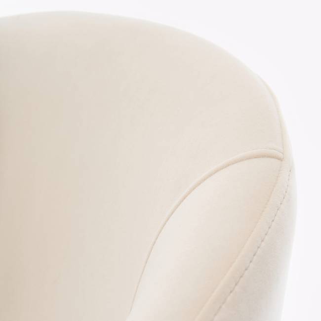 Дизайнерский стул Cosmos бежевый, основание металл черный матовый Дизайнерский стул Cosmos бежевый, основание металл черный матовый