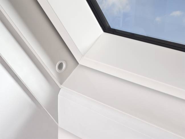 Пластиковое мансардное окно PTP U3, однокамерное