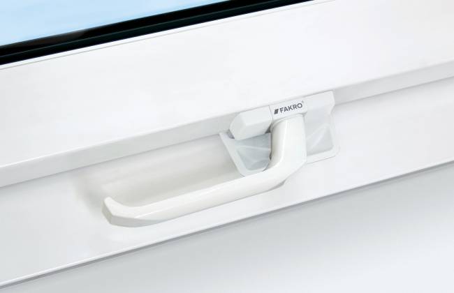 Пластиковое мансардное окно PTP U3, однокамерное